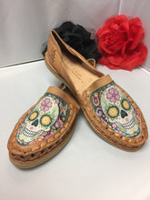 Cargar imagen en el visor de la galería, Skull Image huaraches
