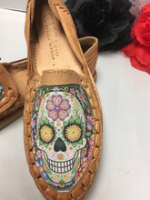 Cargar imagen en el visor de la galería, Skull Image huaraches
