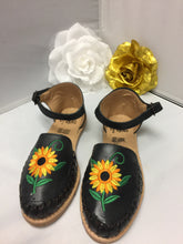 Load image into Gallery viewer, Sun flower Huaraches
