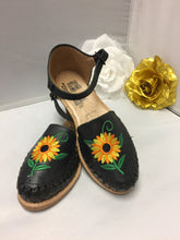 Cargar imagen en el visor de la galería, Sun flower Huaraches
