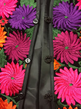 Cargar imagen en el visor de la galería, Embroidery vest from Chiapas
