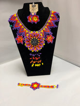 Cargar imagen en el visor de la galería, Mexican Chaquira Jewelry Set (3 Pieces) Flowers
