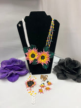 Cargar imagen en el visor de la galería, Mexican Chaquira Jewelry Set (3 Pieces) Flowers
