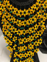 Cargar imagen en el visor de la galería, Mexican Chaquira Jewelry Set (3 Pieces) Small Flower. SOLD

