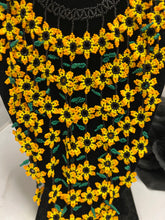 Cargar imagen en el visor de la galería, Mexican Chaquira Jewelry Set (3 Pieces) Small Flower
