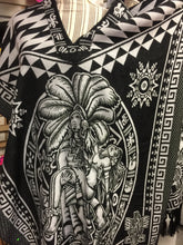 Load image into Gallery viewer, Beautiful Mexican  Ponchos
