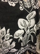 Load image into Gallery viewer, Beautiful Mexican  Ponchos

