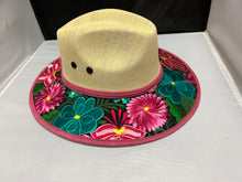Cargar imagen en el visor de la galería, Hat with Flower Design
