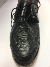 Cargar imagen en el visor de la galería, Aztec Calendar Huaraches. Men Shoes
