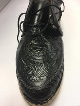 Load image into Gallery viewer, Aztec Calendar Huaraches. Men Shoes
