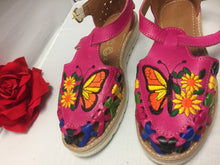 Cargar imagen en el visor de la galería, Pink Butterfly style Sandals  SOLD OUT

