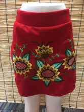 Cargar imagen en el visor de la galería, Beautiful Embroidered Skirt
