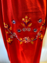 Cargar imagen en el visor de la galería, Beautiful Embroidered Huipil from Peru
