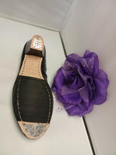 Cargar imagen en el visor de la galería, Zapatos de Folklorico con clavos . Flamenco dance shoes with nails
