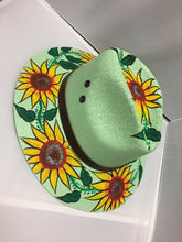 Cargar imagen en el visor de la galería, Hand painted Hat/ Sombrero SOLD
