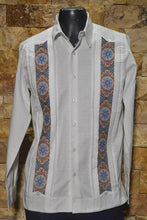 Load image into Gallery viewer, Guayabera Modelo Mosaico
